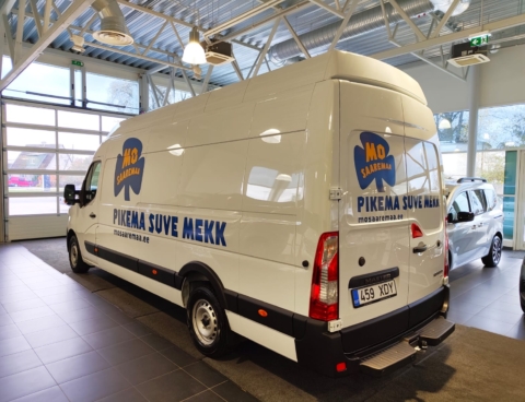 Väikebussi kleepimine