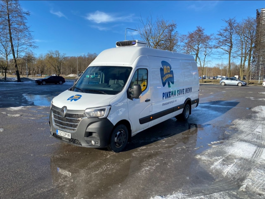 Väikebussi kleepimine