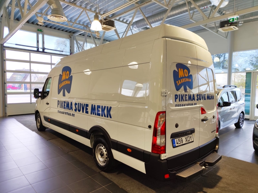 Väikebussi kleepimine